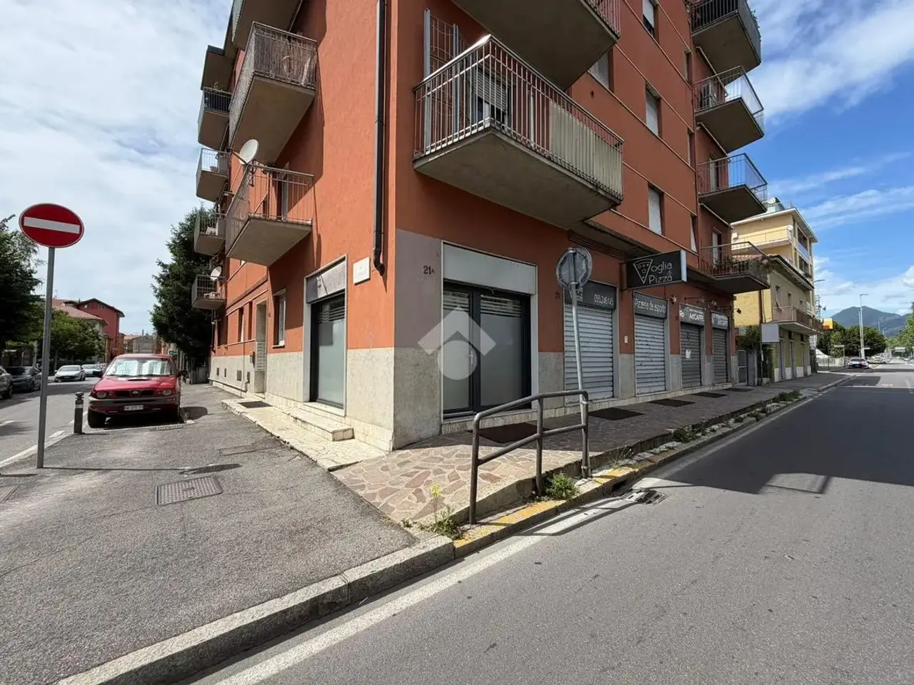 Negozio in Via delle Valli 21, Bergamo, {3} - Foto 1