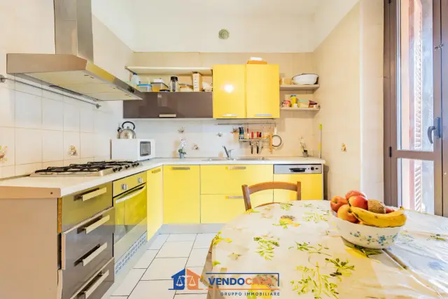 Vierzimmerwohnung in Via Duca d'Aosta 14, Pinerolo - Foto 1