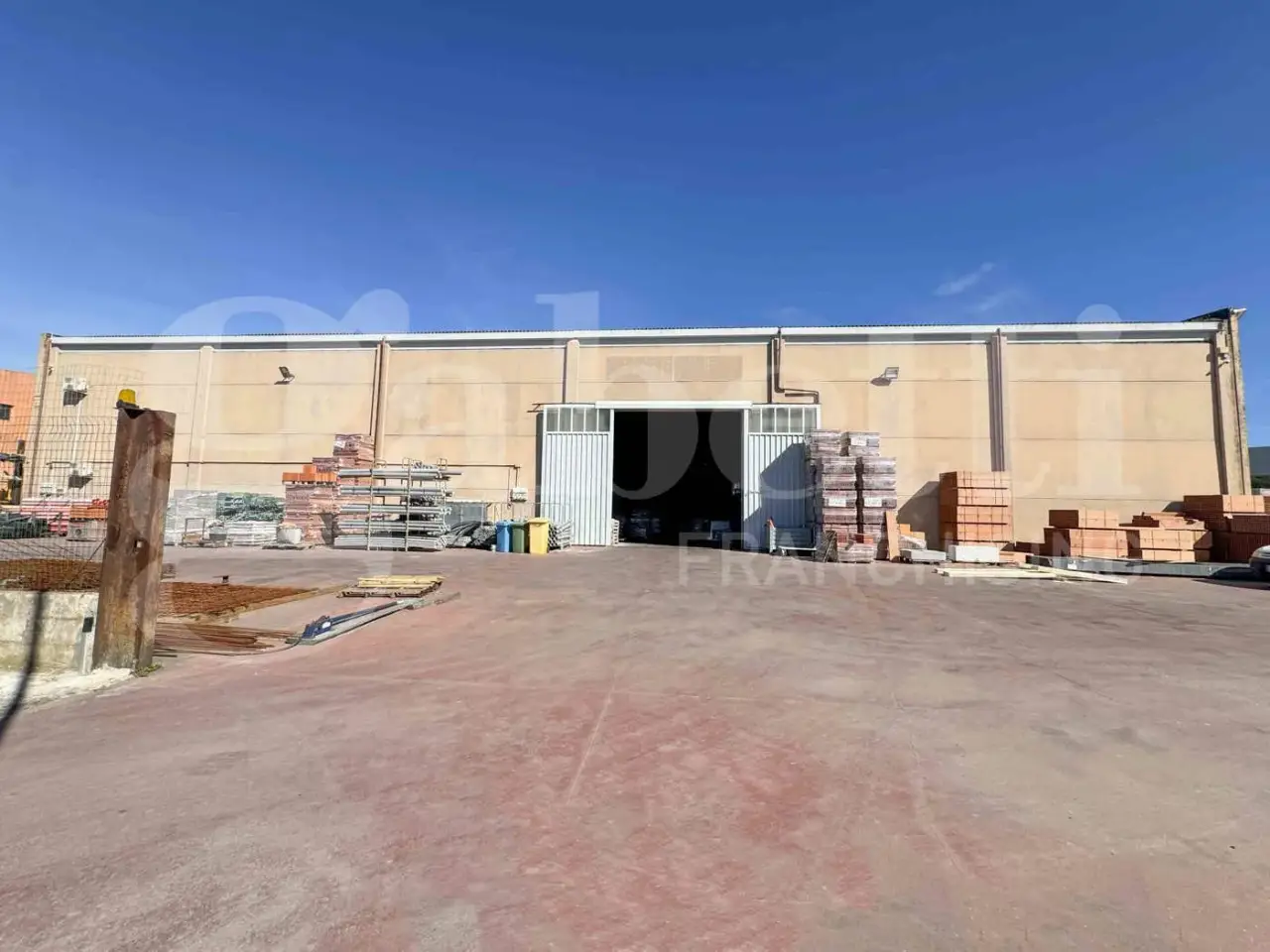 Capannone in Via Tunisia - Zona Industriale 16, Olbia, {3} - Foto 2