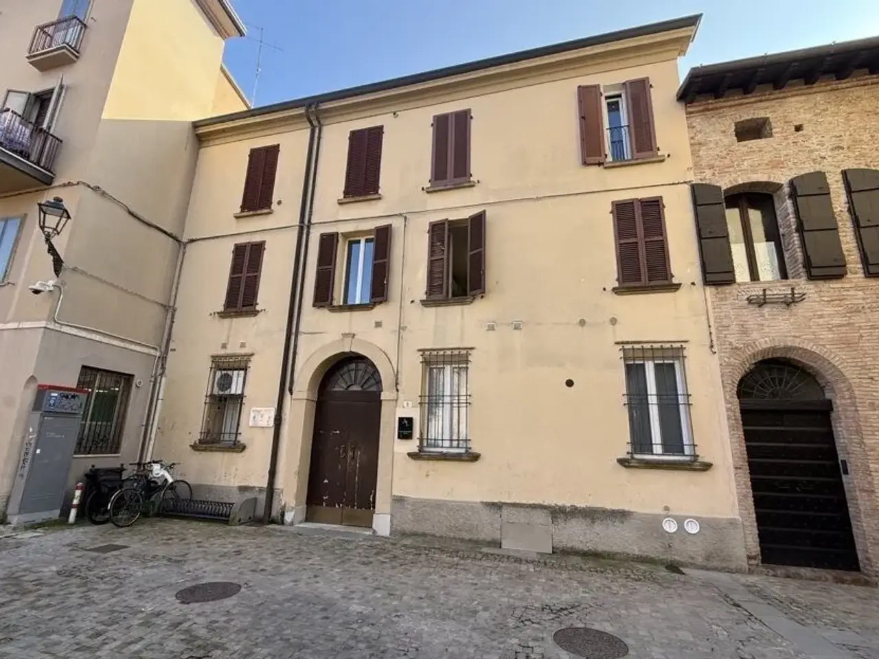 Locale commerciale in Piazza Conciliazione, Imola, Centro Storico, Imola, {3} - Foto 1