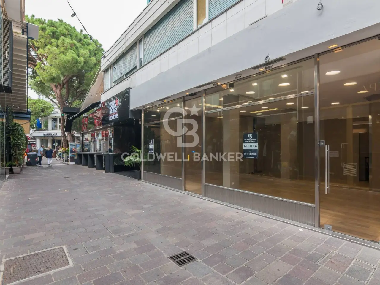 Negozio in Viale Ceccarini 57, Riccione, {3} - Foto 1