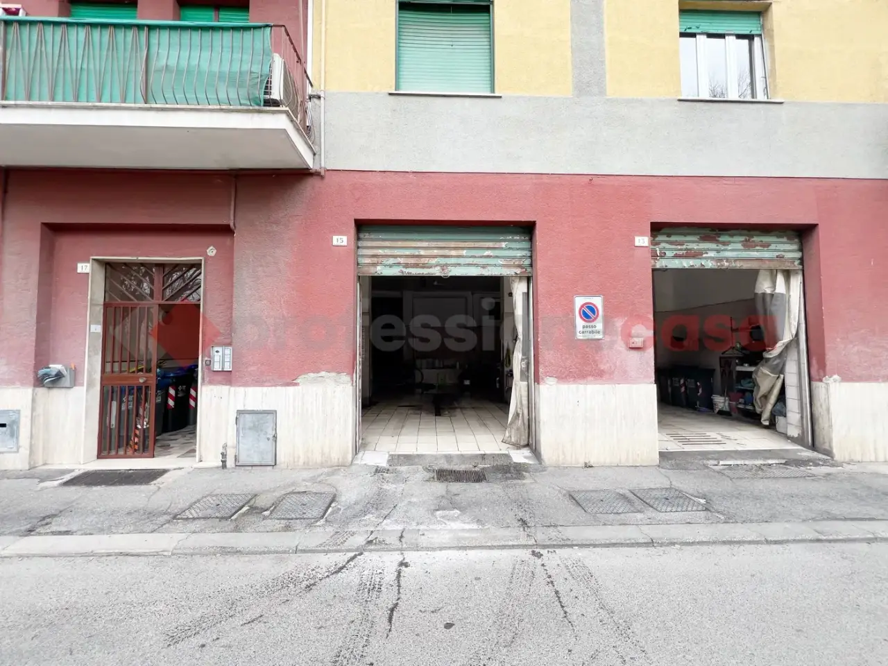Negozio in Via Martiri della Libertà 13, Terni, {3} - Foto 2