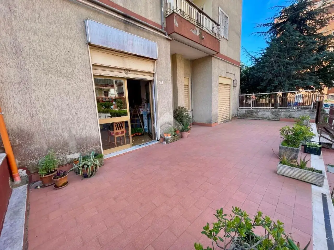 Negozio in Via Tevere 41, Marano di Napoli, {3} - Foto 1