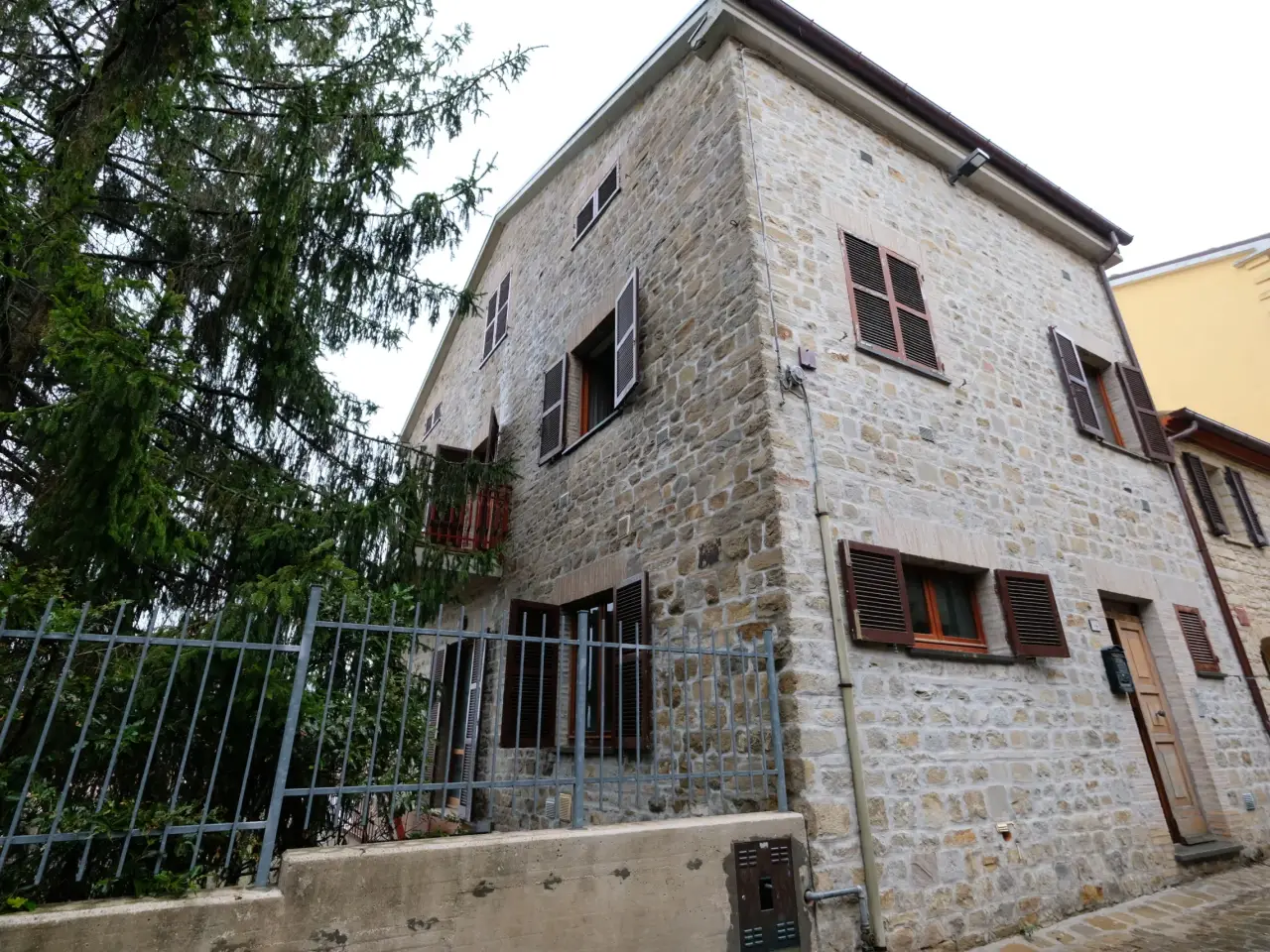 Palazzina commerciale in Via Mattia Capponi 46, Cupramontana, {3} - Foto 2