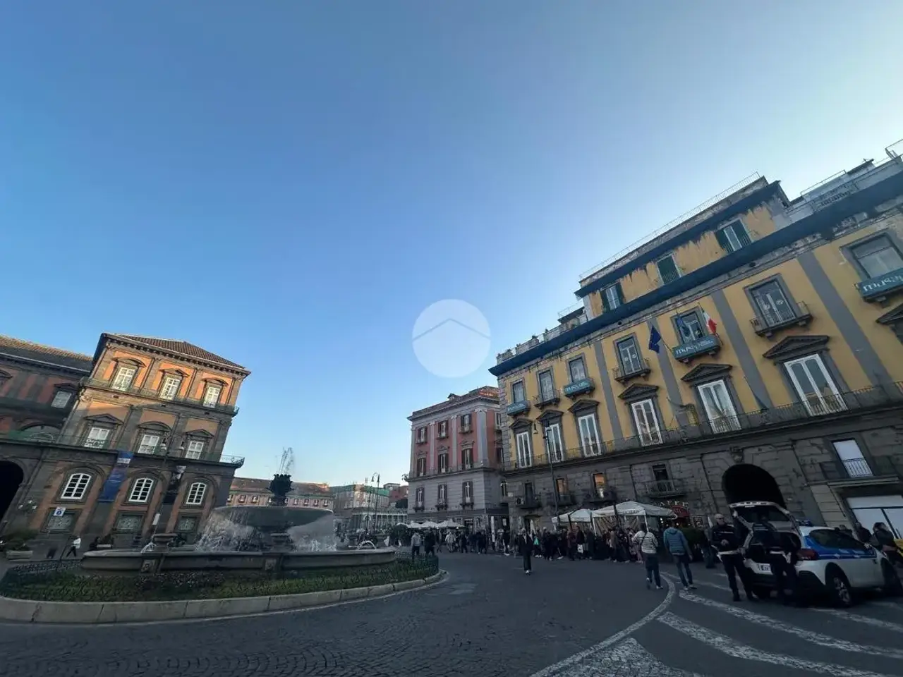 Negozio in Ad Piazza Trieste E Trento 00, Napoli, {3} - Foto 2