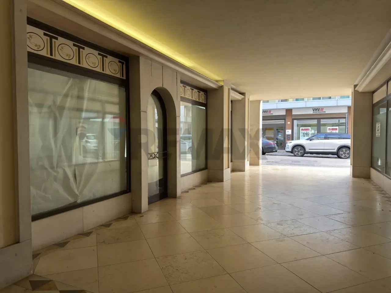Negozio in Via Cavour, Belluno, {3} - Foto 1