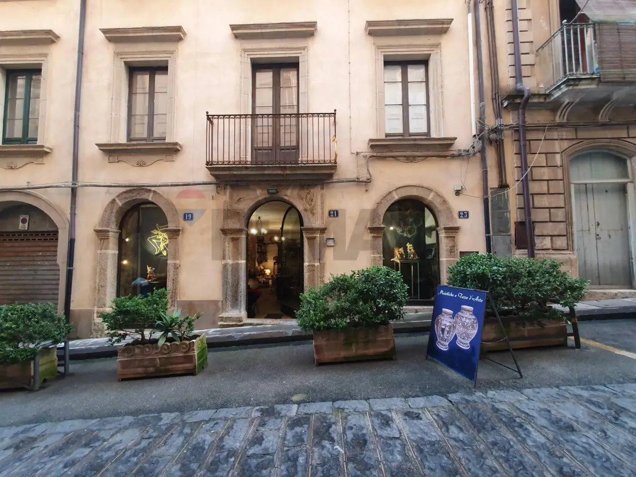 Negozio in Via San Bonaventura 19-21-23, Caltagirone, {3} - Foto 1