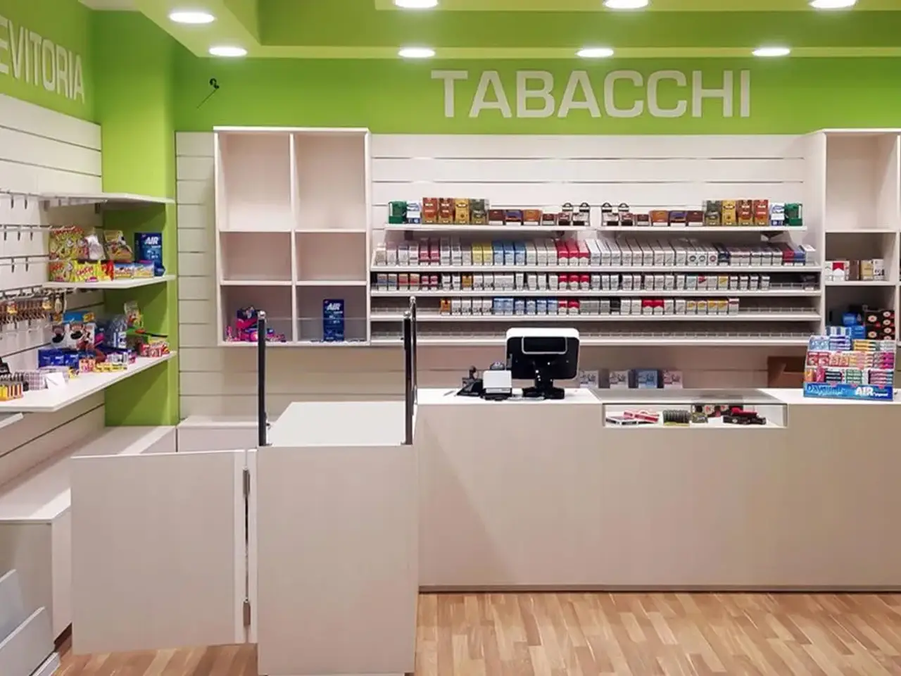 Esercizio commerciale in Piazza della Stazione 13, Prato, {3} - Foto 2