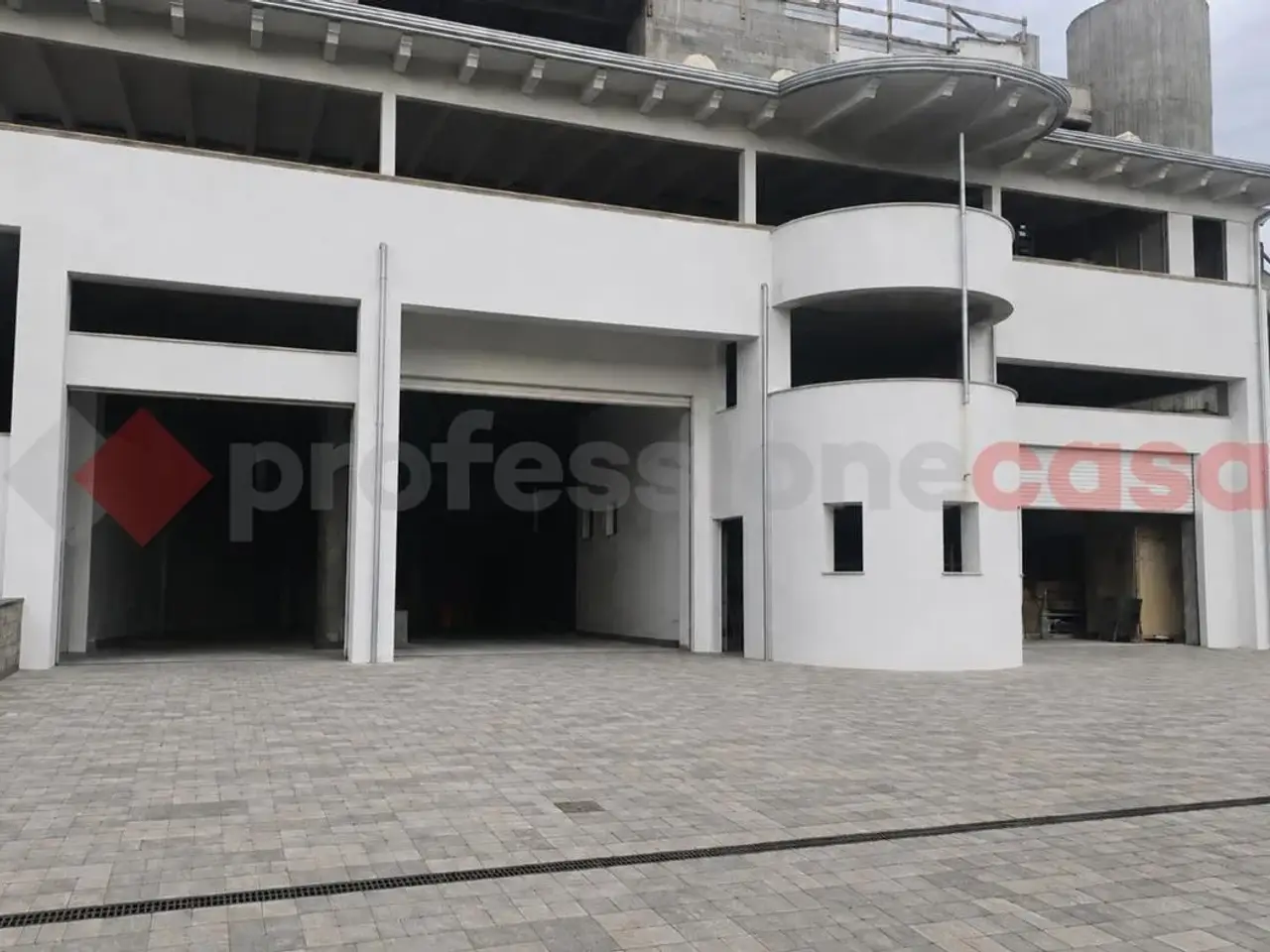 Capannone in Viale Crotone 214, Catanzaro, {3} - Foto 1