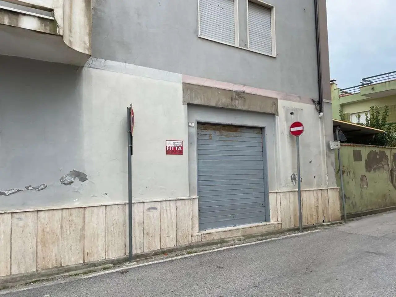 Negozio in Piazza Mazzini  6, Mondragone, {3} - Foto 1