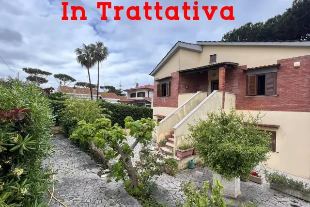 Mansion in Viale Piave 23, Ardea - Photo 1