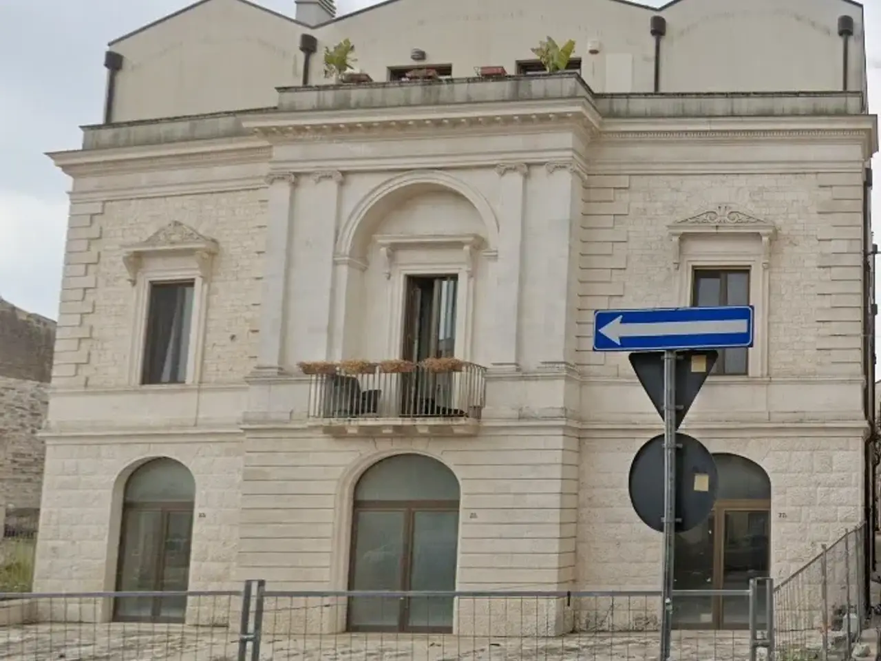 Palazzina commerciale in Corso Garibaldi 37, Casamassima, {3} - Foto 1