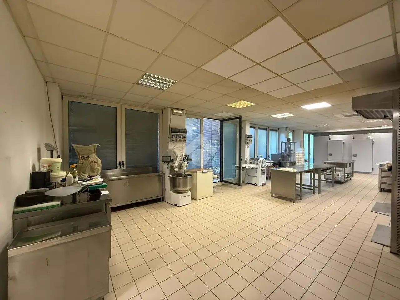 Negozio in Via Lonato 4, Castiglione Delle Stiviere, {3} - Foto 1