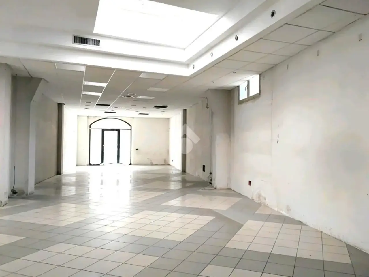 Negozio in Viale Vittorio Veneto, Forli', {3} - Foto 1