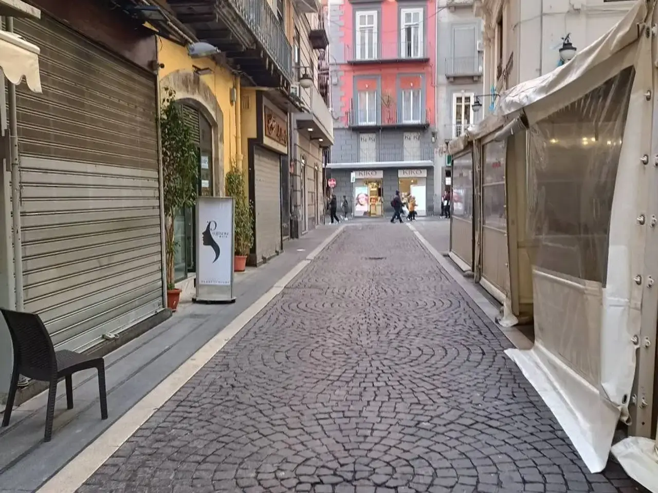 Locale commerciale in Piazzetta Matilde Serao 36, Napoli, Napoli, {3} - Foto 2