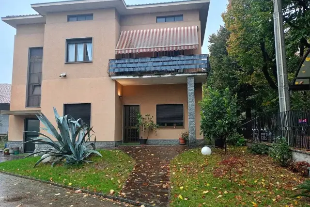 Mansion in Viale Sicilia, Busto Arsizio - Photo 1