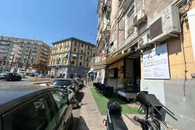 Geschäft in Piazza Nazionale 55, Napoli - Foto 1