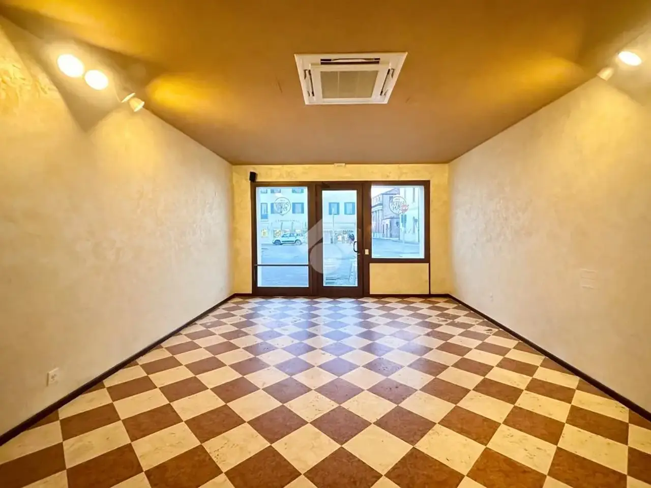 Negozio in Via Francesco Maria Preti 39, Castelfranco Veneto, {3} - Foto 1
