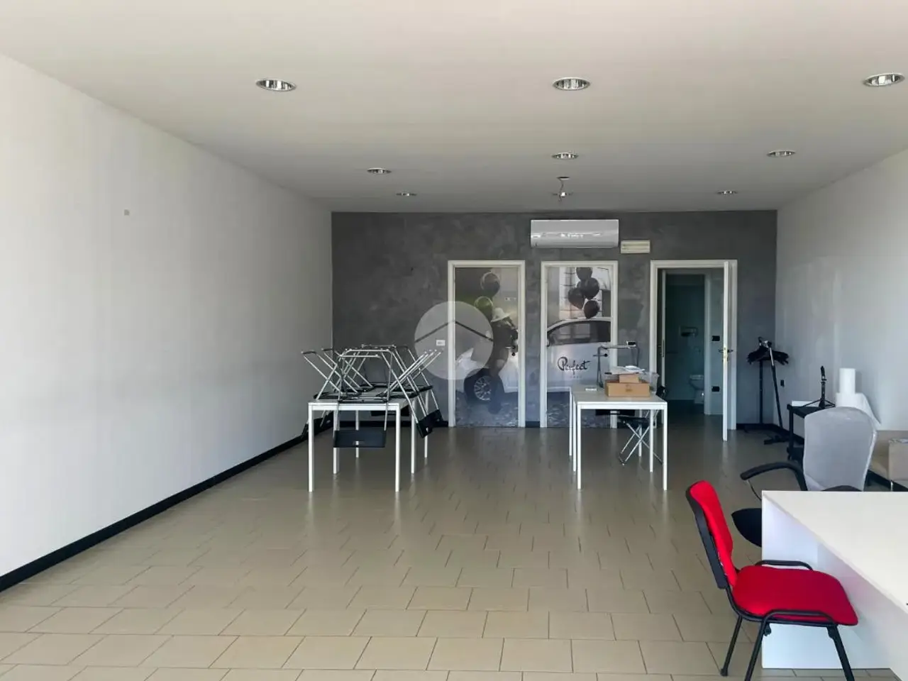 Negozio in Via Francesco Petrarca 22, Porto Mantovano, {3} - Foto 2