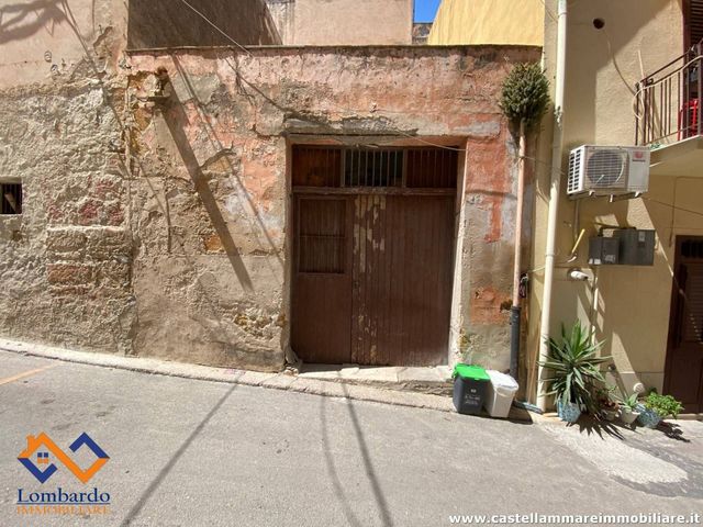 Casa indipendente in Via Giovanni Bovio, Castellammare del Golfo - Foto 1