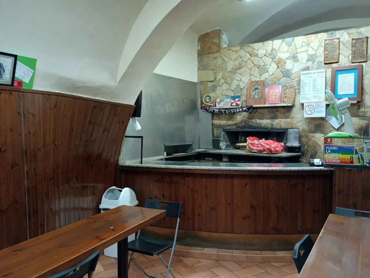 Negozio in Via di Sotto, Volterra, {3} - Foto 1