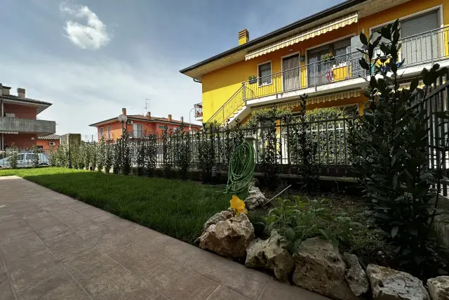 Terraced house in Via Anna Frank, Mozzecane - Photo 1