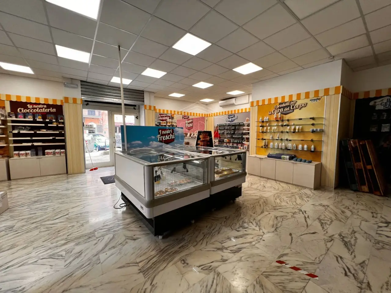 Negozio in Via Nicola Nicolini 68, Napoli, {3} - Foto 2