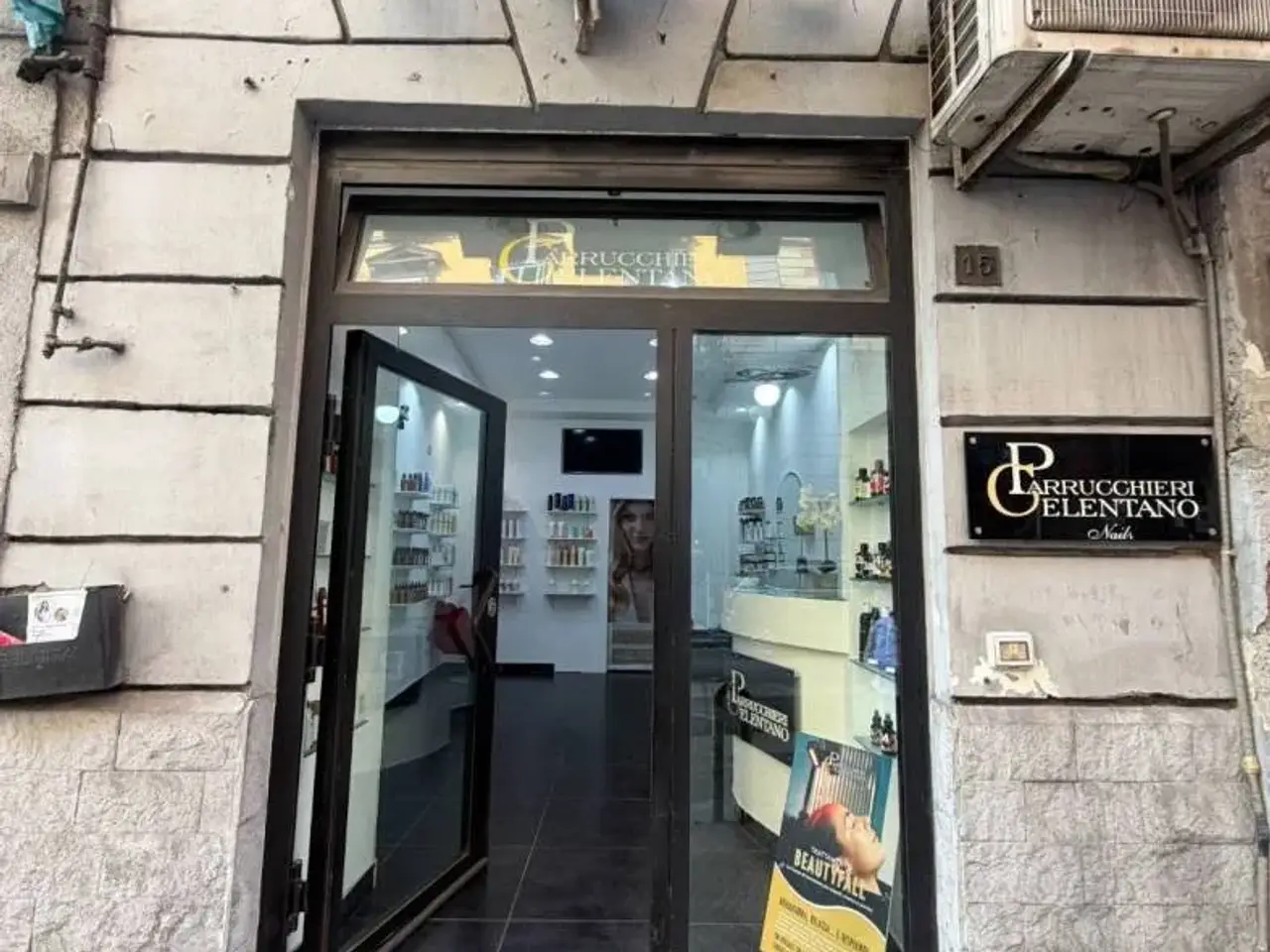 Negozio in Via Salvator Rosa 15, Napoli, {3} - Foto 2