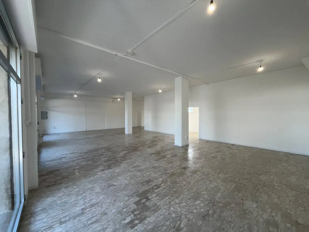 Negozio in Via Pietro Nenni 115, San Giovanni Teatino, {3} - Foto 1
