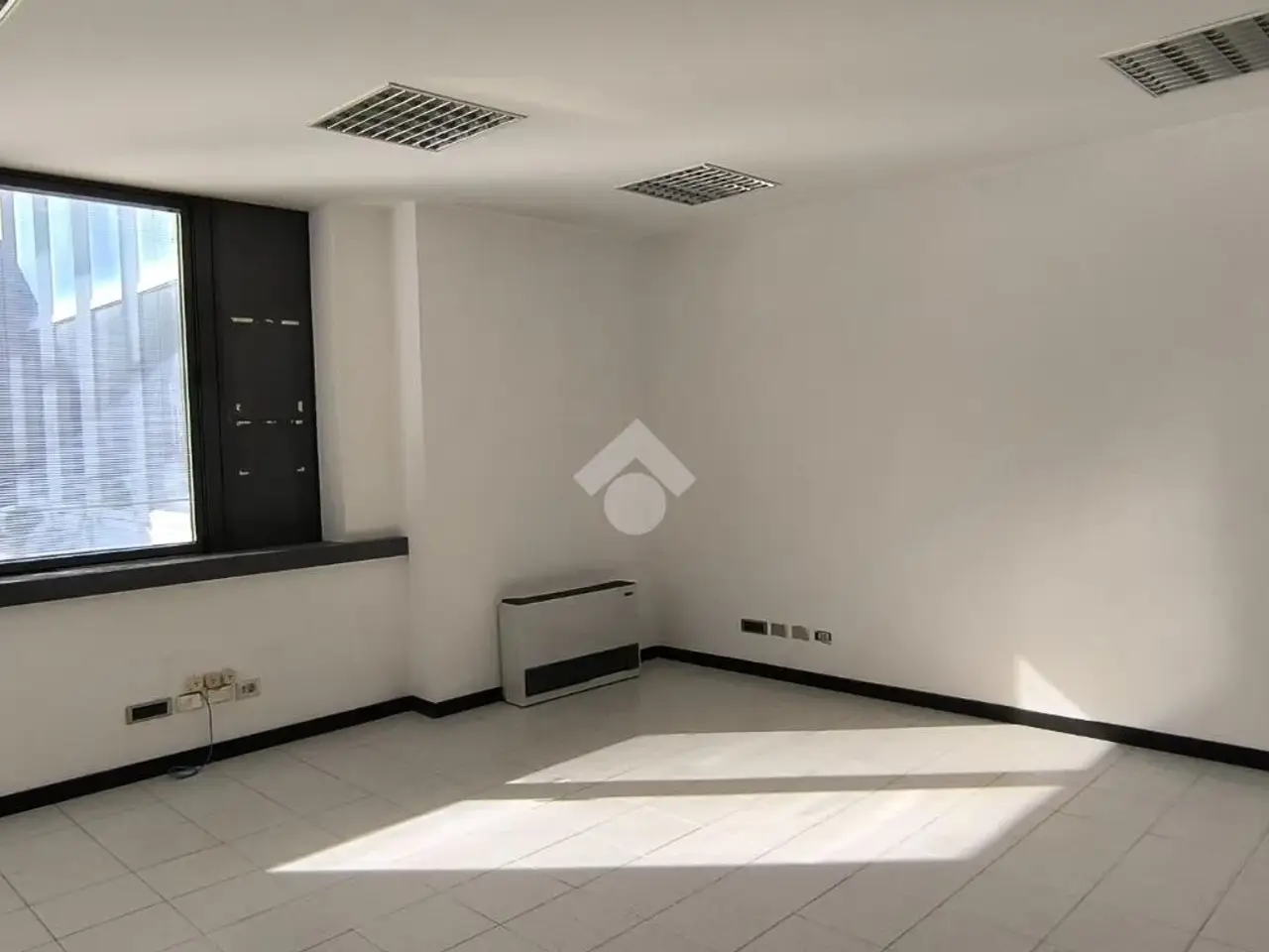 Ufficio in Regione Borgnalle, Aosta, {3} - Foto 1