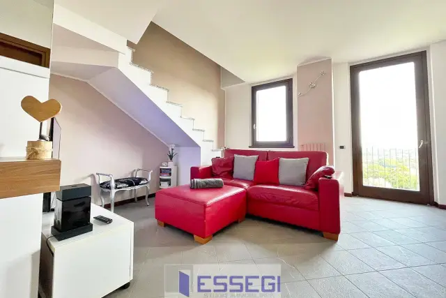 3-room flat in Via Madonnina 7, Inverigo - Photo 1