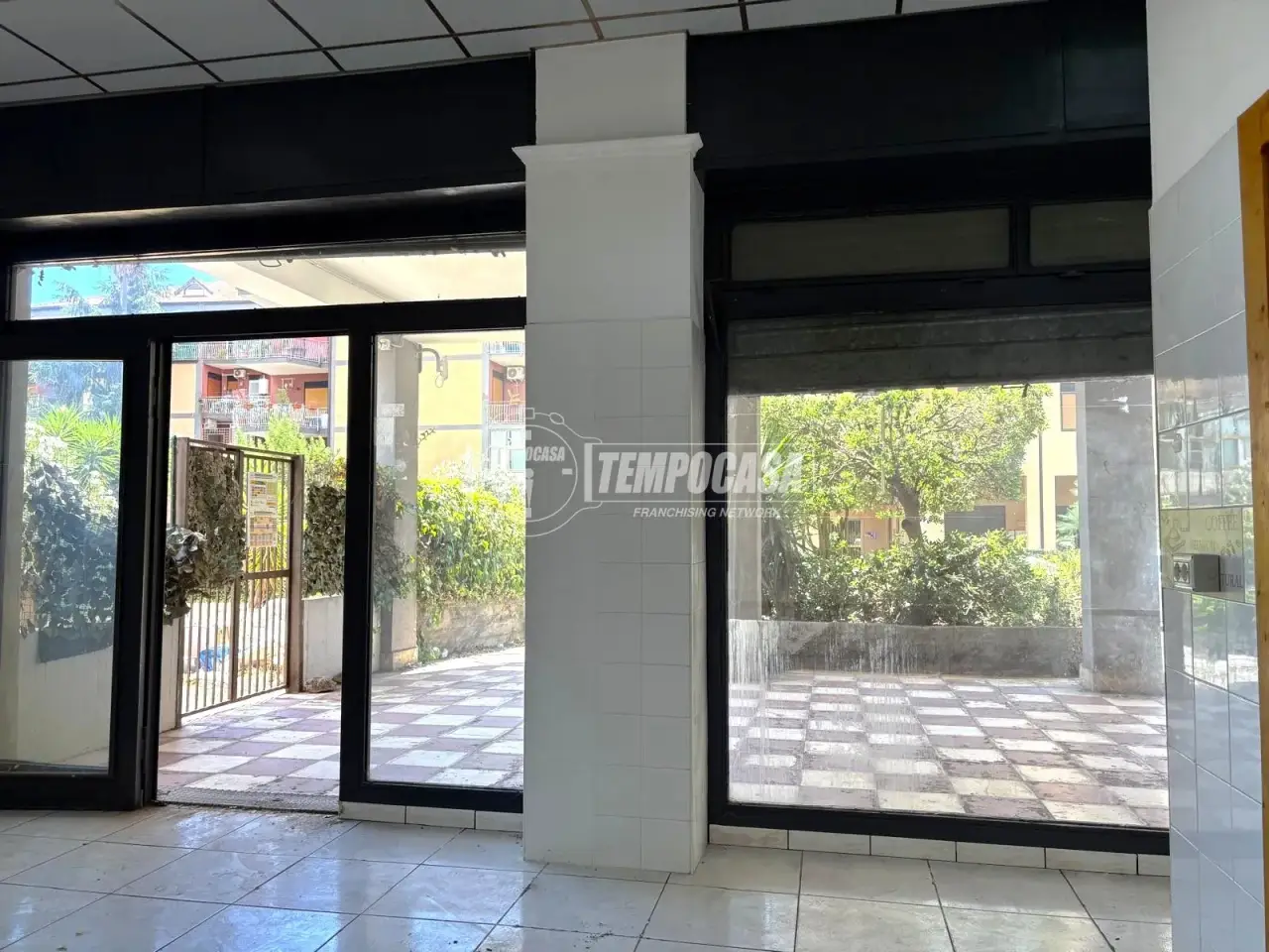 Negozio in Via Giuseppe Mazzini, Gravina Di Catania, {3} - Foto 2