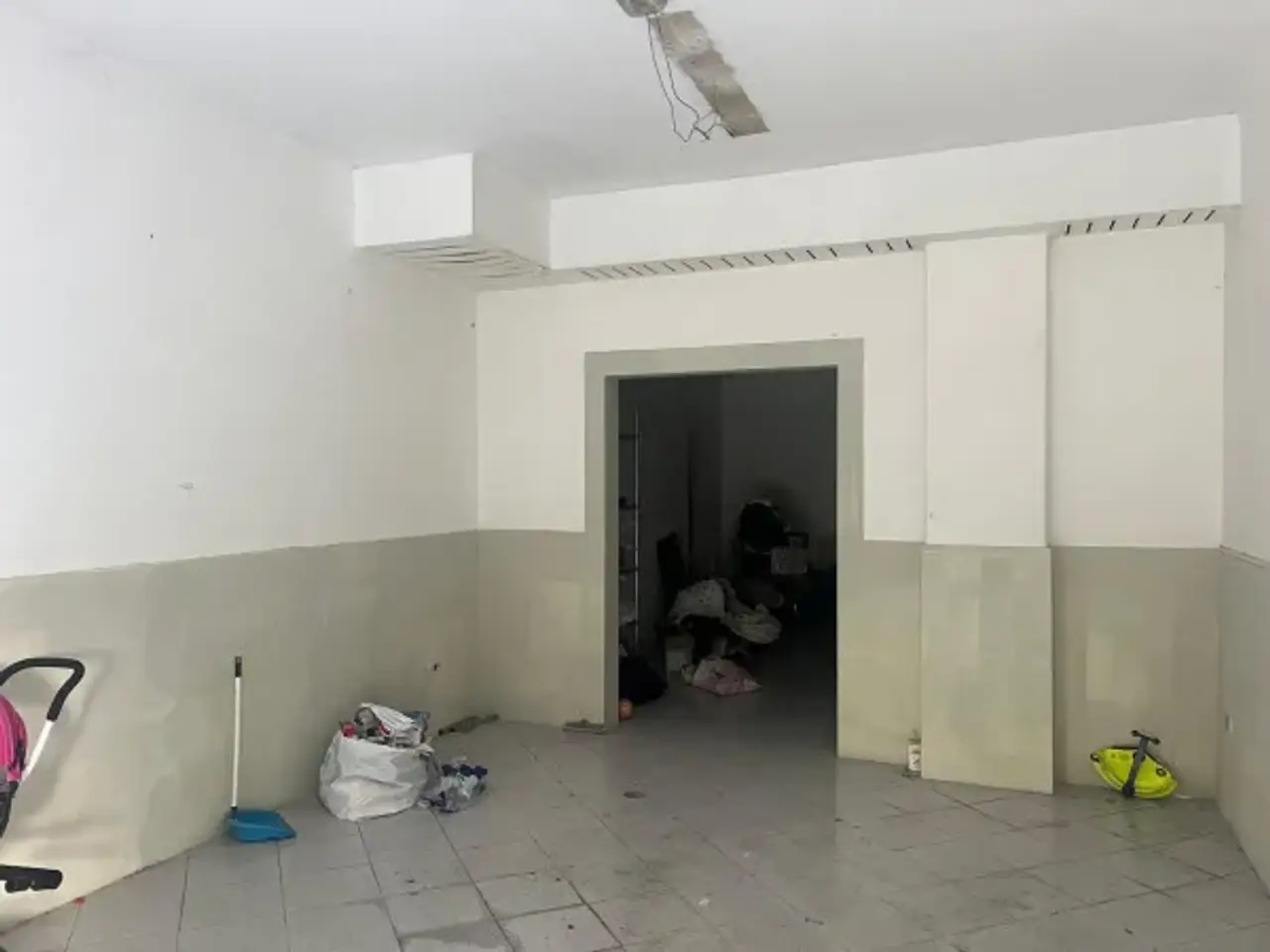 Magazzino in Via San Gennaro Ad Antignano, Napoli, {3} - Foto 2