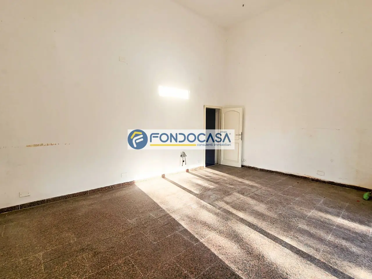 Negozio in Viale Versilia 73, Pietrasanta, {3} - Foto 2
