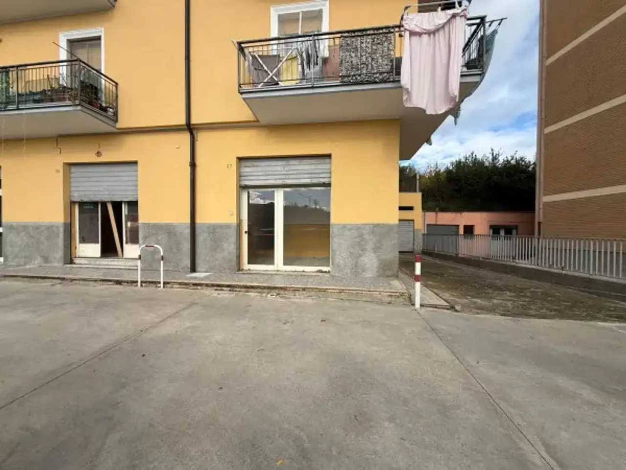 Negozio in Via Mottola d'Amato 57, Catanzaro, {3} - Foto 2