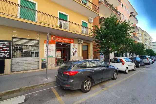 Shop in Via Michele Ferrara, Caserta - Photo 1