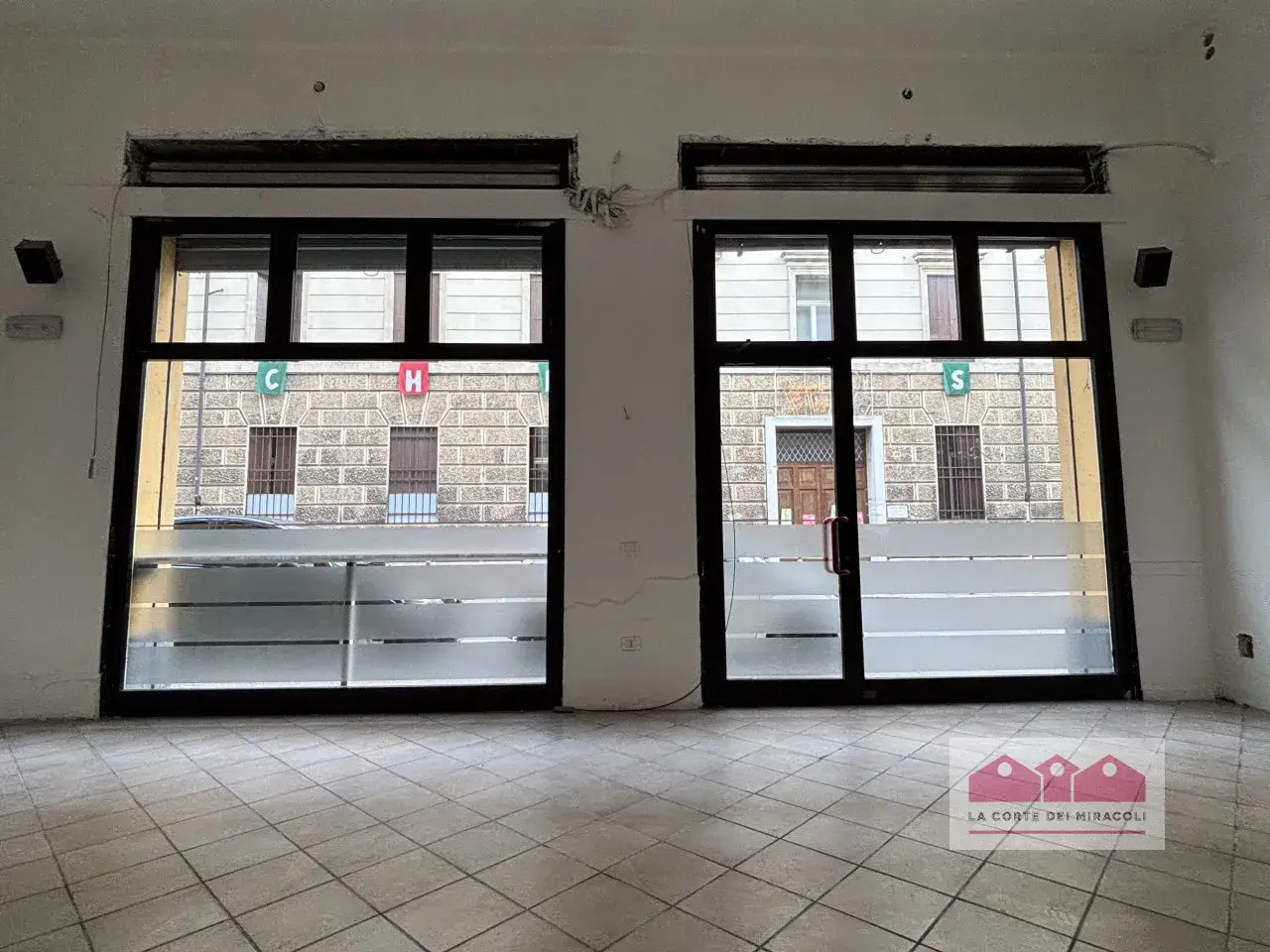 Esercizio commerciale in Via IV Novembre, Vicenza, {3} - Foto 2