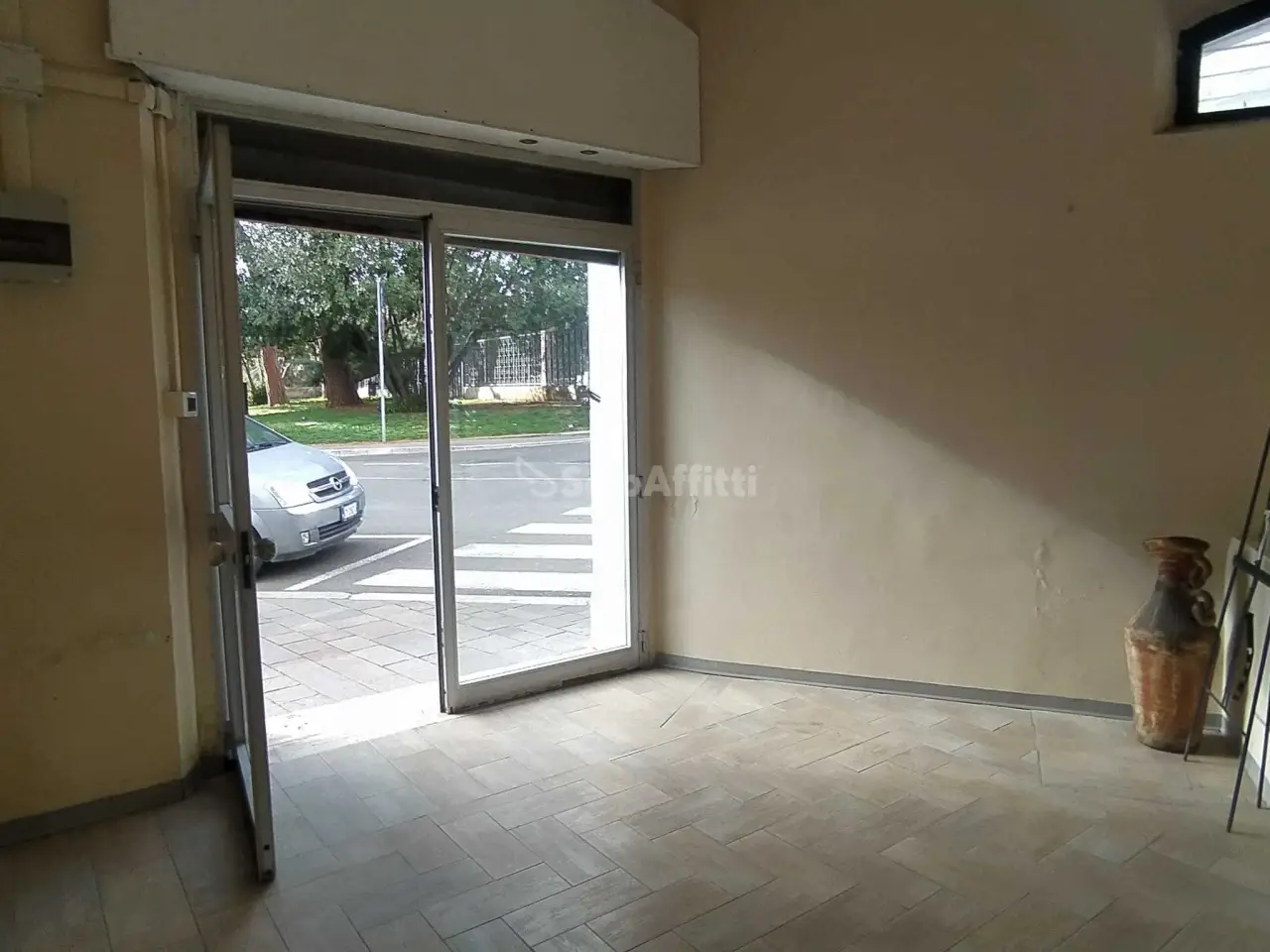 Negozio in Piazza Giulio Briccialdi, Terni, {3} - Foto 1
