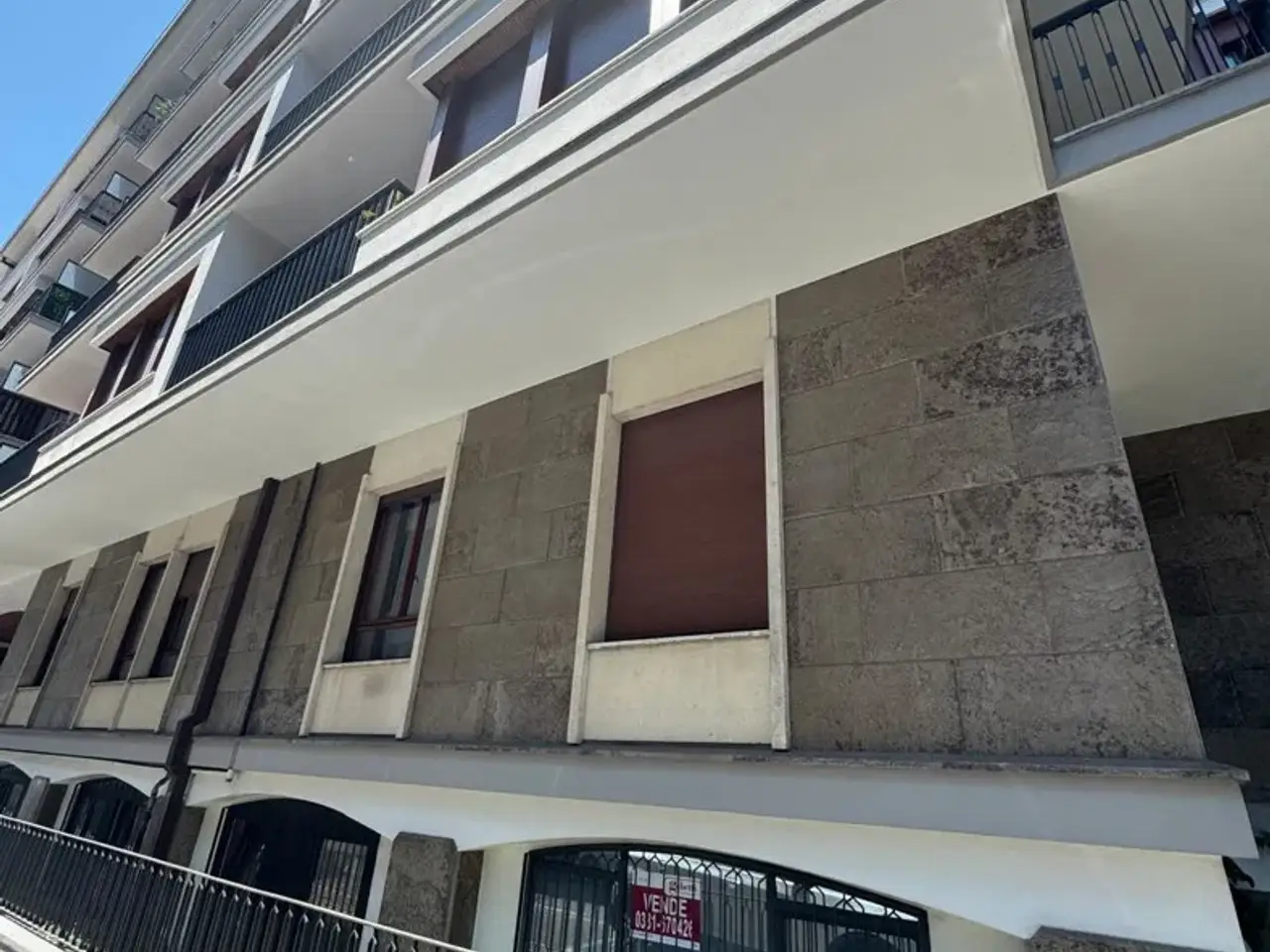 Ufficio in Via della Brunella 1, Varese, {3} - Foto 2