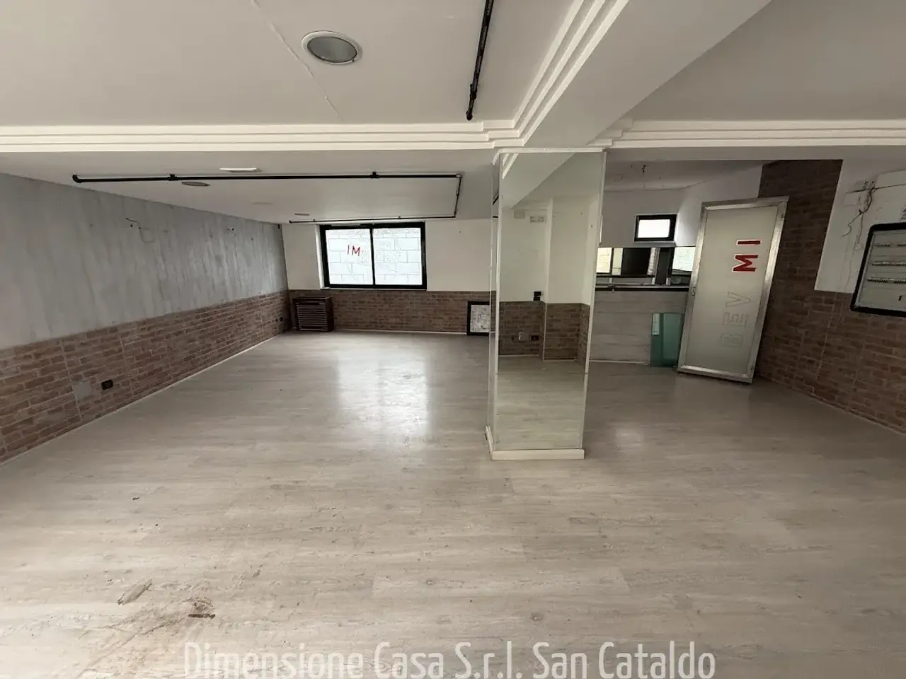 Locale commerciale in Via Calabria, Caltanissetta, {3} - Foto 2