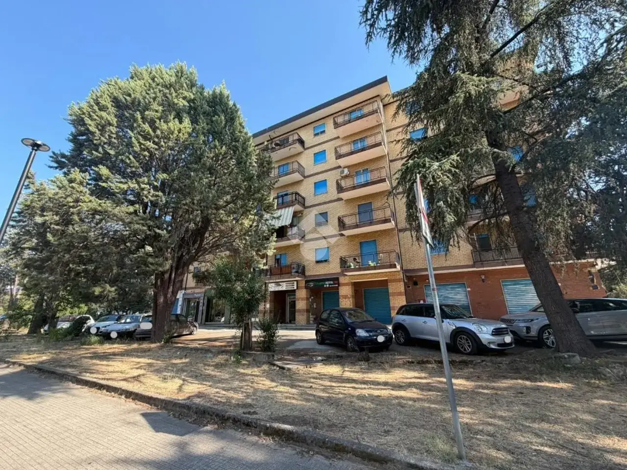 Negozio in Via C. Bilotti 29, Rende, {3} - Foto 1