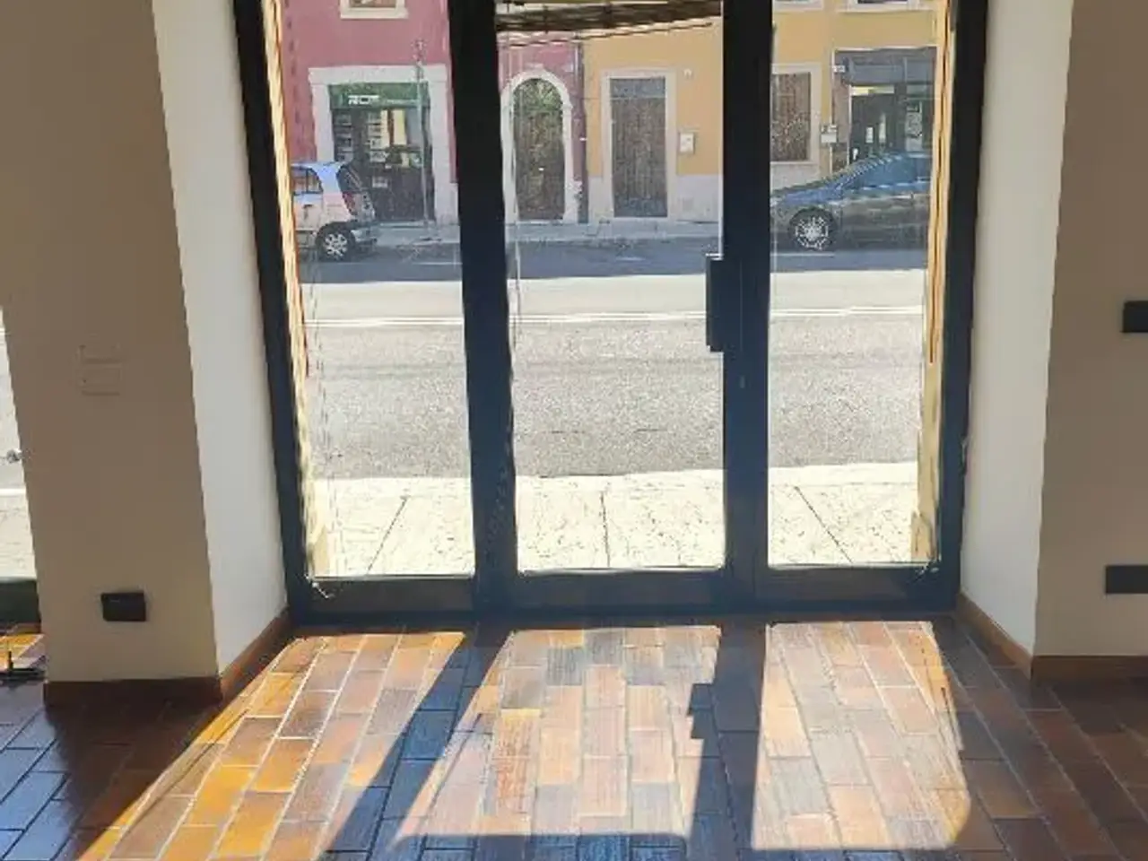 Negozio in Via Unità d'Italia 133, Verona, {3} - Foto 2