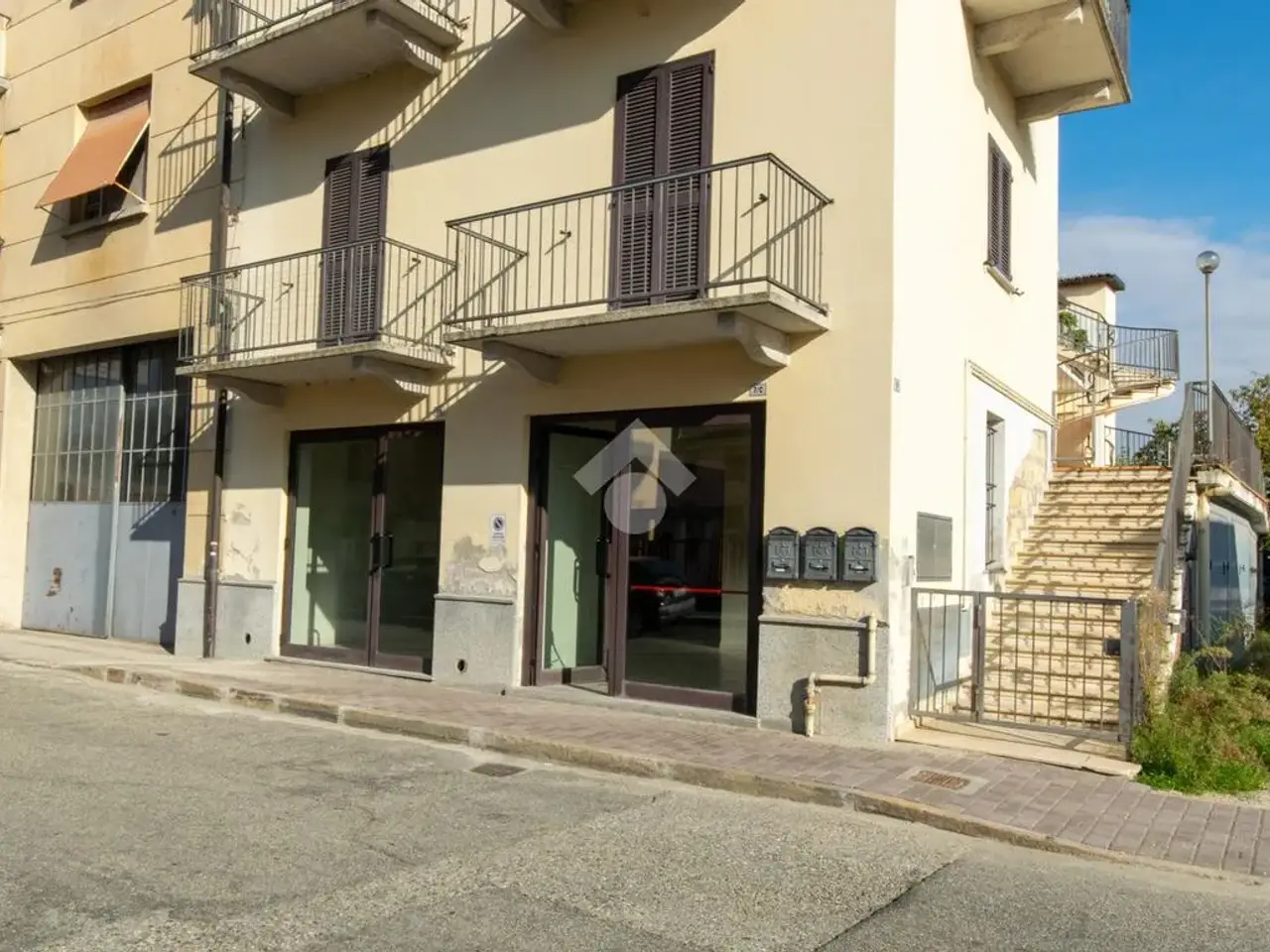 Negozio in Via dei Glicini 7, Casale Monferrato, {3} - Foto 1