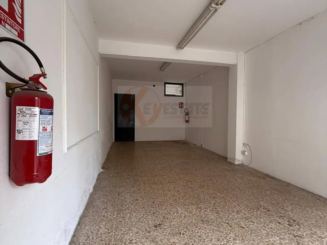 Negozio in Via Grazia Deledda 171, Sassari, {3} - Foto 2