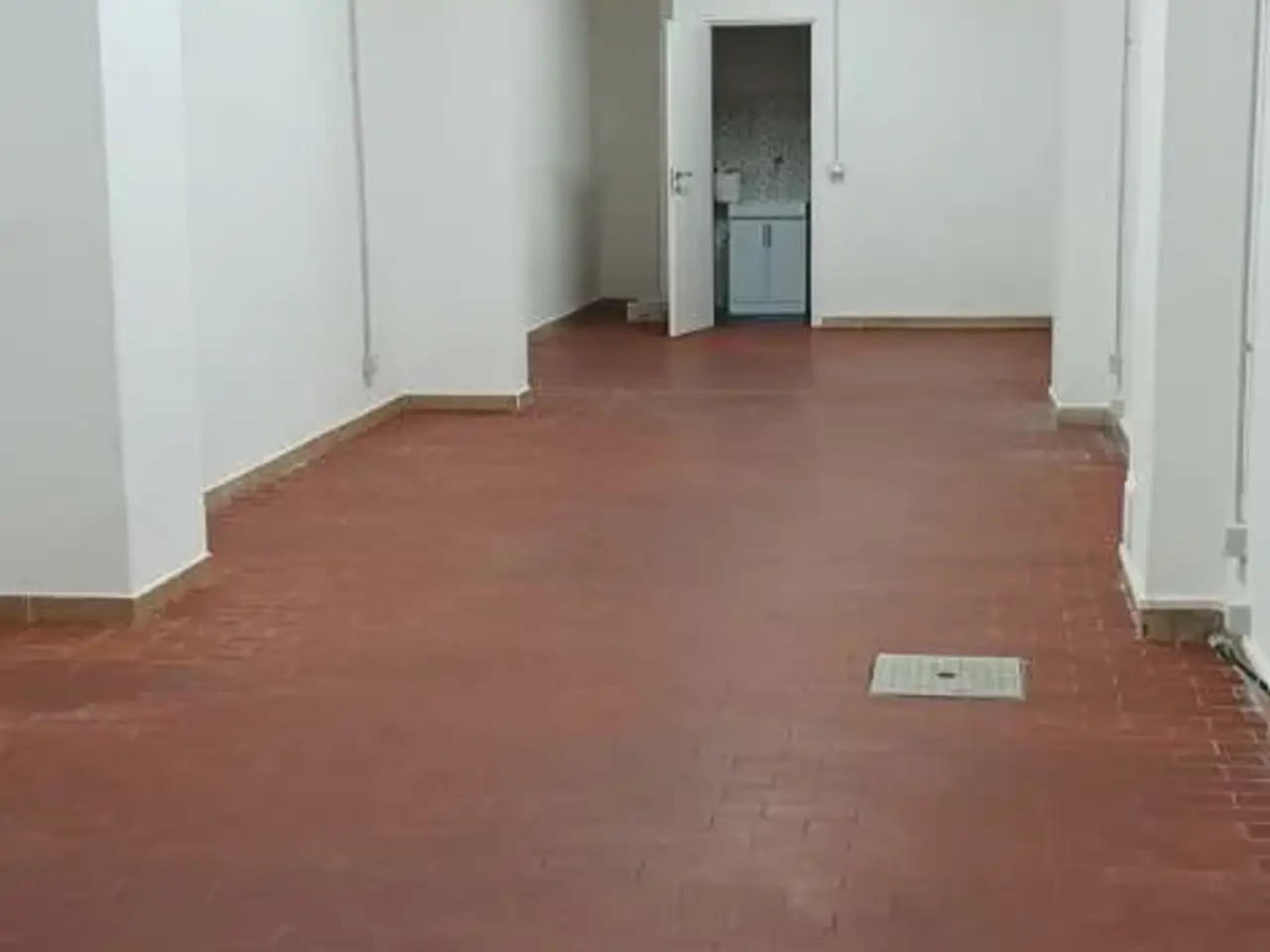 Negozio in Via della Coroncina  34a, Livorno, {3} - Foto 1