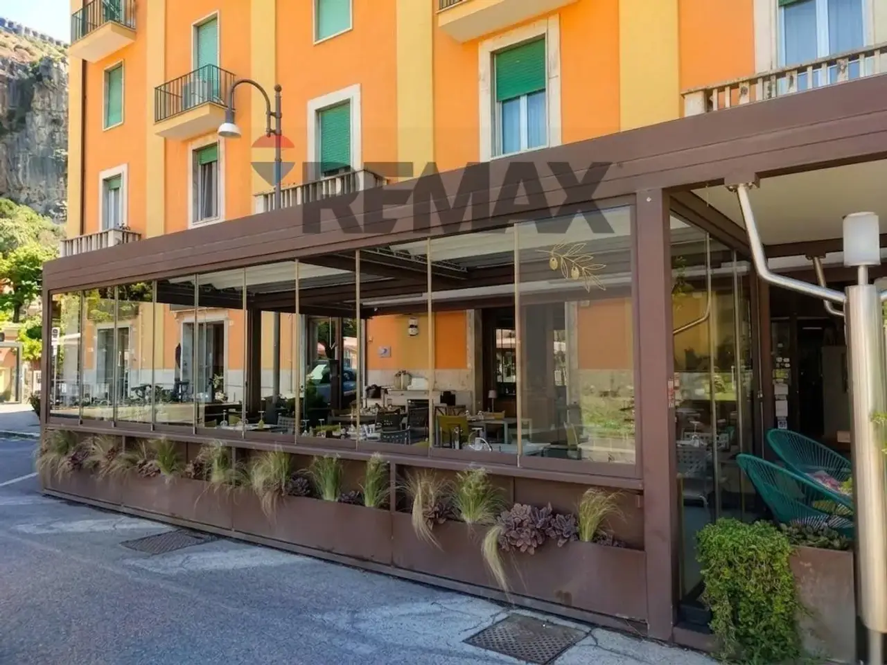 Esercizio commerciale in Piazza della Repubblica 27, Terracina, {3} - Foto 2