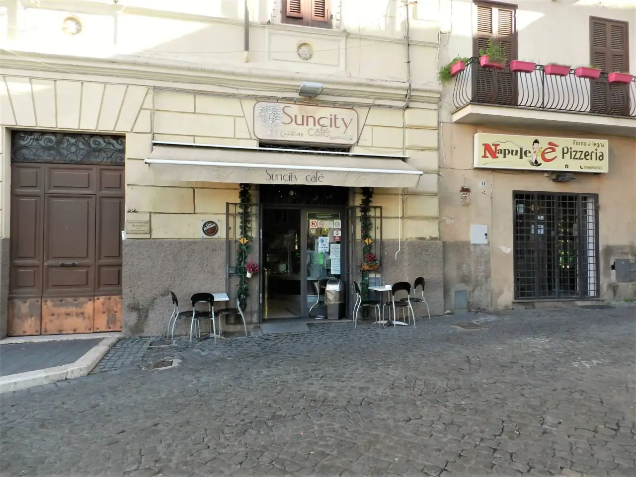 Esercizio commerciale in Piazza Cavour, Tarquinia, {3} - Foto 2