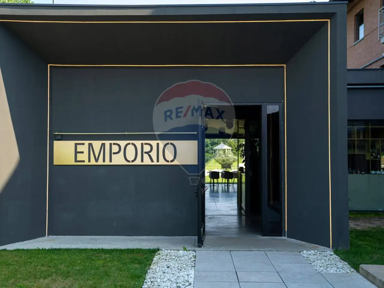 Esercizio commerciale in , Chivasso, {3} - Foto 1