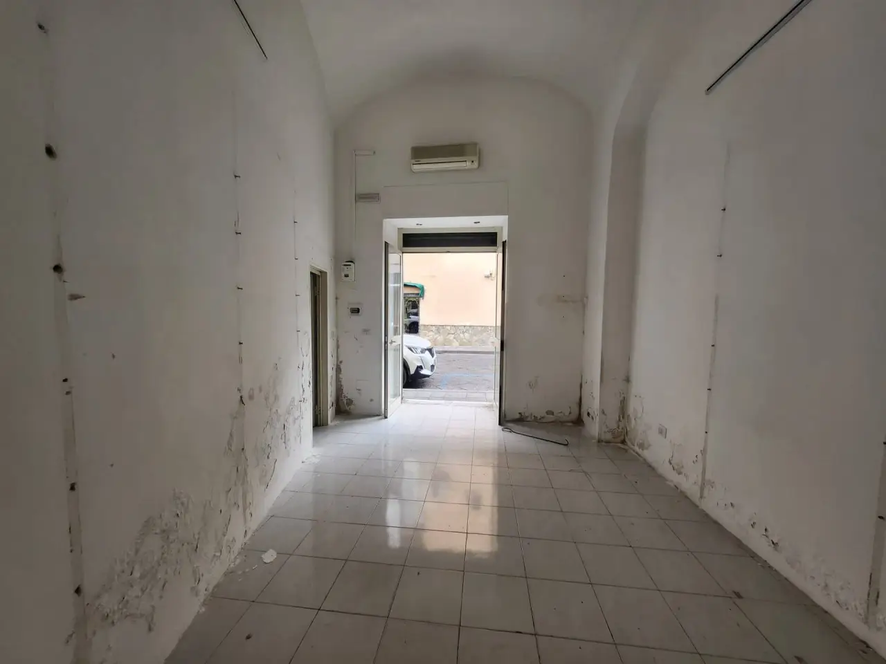 Negozio in Corso Aldo Moro, Santa Maria Capua Vetere, {3} - Foto 2