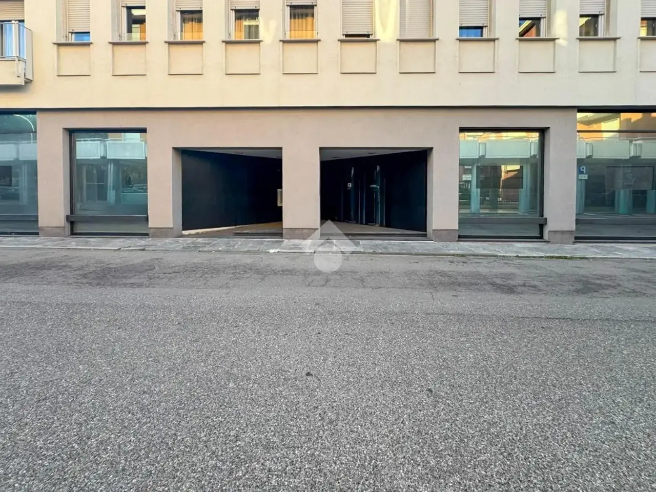 Negozio in Via Fulvio Calestani 11, Fiorenzuola D'Arda, {3} - Foto 2